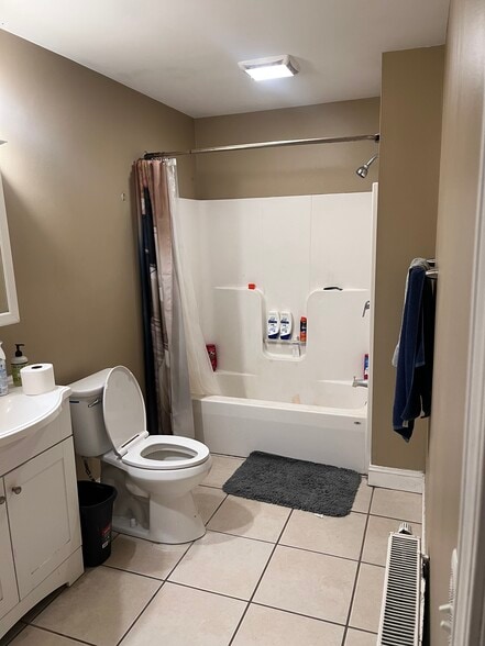 Building Photo - 9 Batmanuel Ln