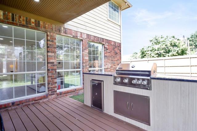 Building Photo - 7505 Larchmont Dr