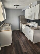 Building Photo - 609 N Prairie Ave