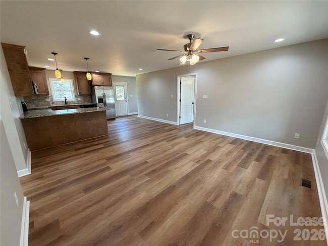 Building Photo - 1296 Micol Rd