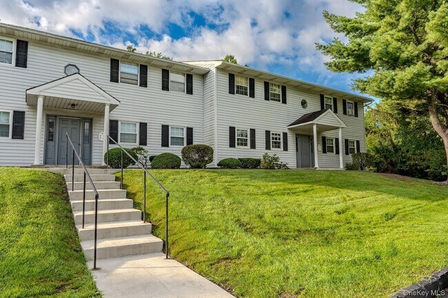 Building Photo - 8 Ivy Ct
