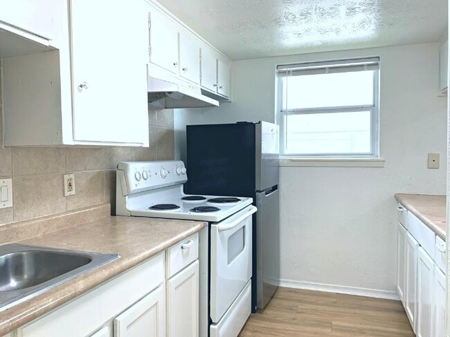 Building Photo - 1034 W. Village Court