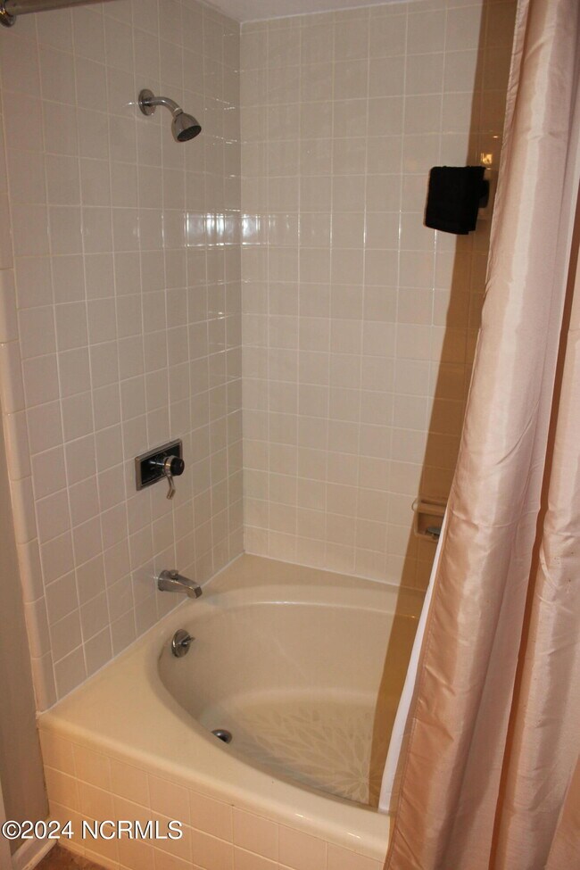 Building Photo - 250 Sugar Gum Ln