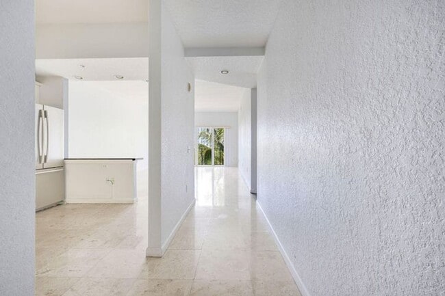 Building Photo - 1650 Presidential Way