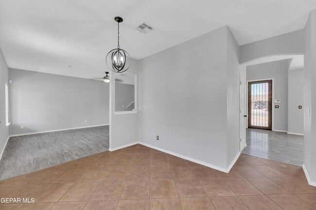 Building Photo - 14378 N Cave Dr