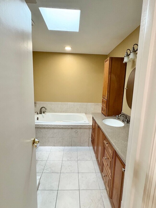 Building Photo - Pool Home in Desired SE Ocala - SPECIAL IN...