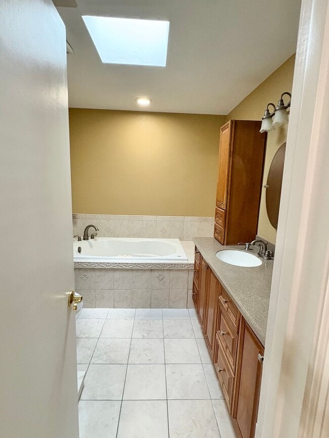 Building Photo - Pool Home in Desired SE Ocala