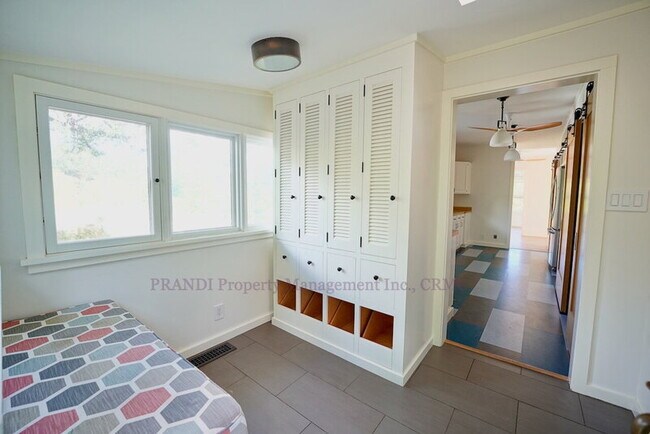 Building Photo - 61 Hickory Rd