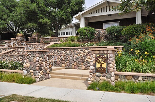 Building Photo - Simply Gorgeous 4+ BR Home with many Amenities!!!