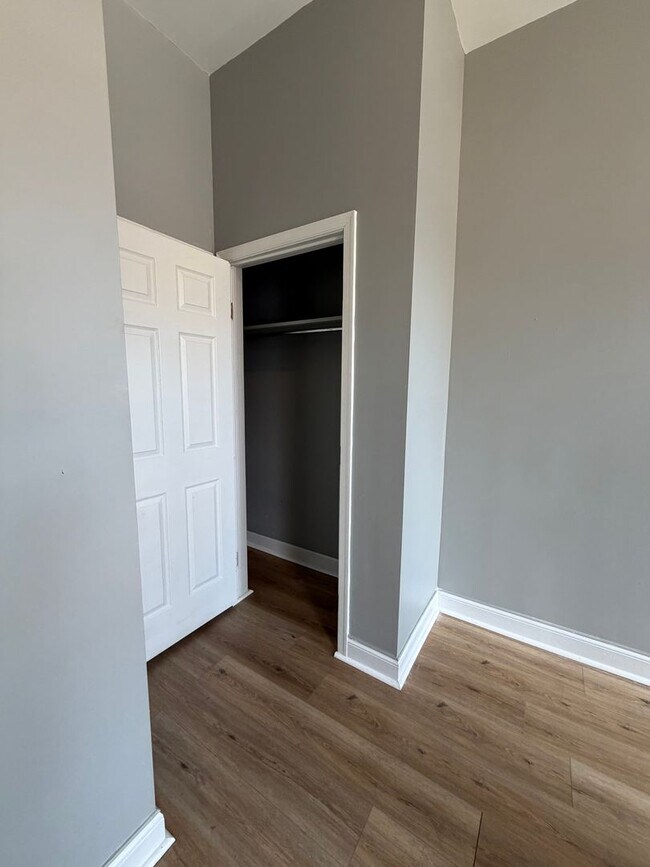 Building Photo - Spacious 3 Bedroom with Washer/Dryer