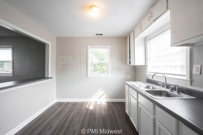 Building Photo - 5959 E 24th St