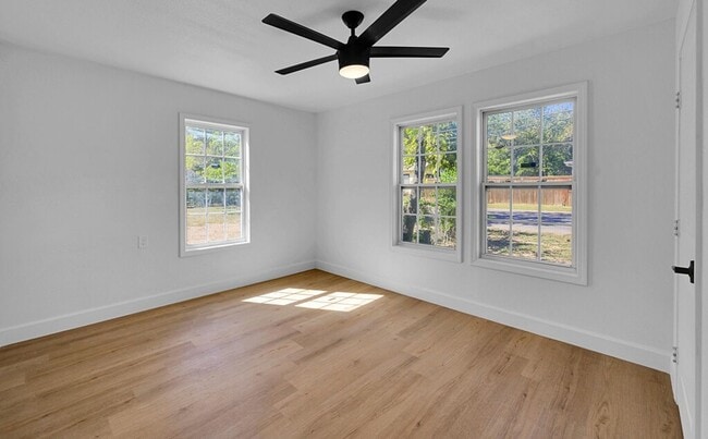 Building Photo - Newly Remodeled 2BD 1BA Home in Waco