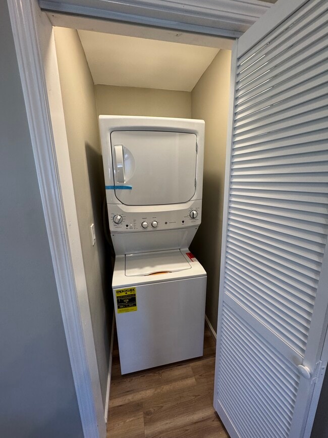 Building Photo - 1029 Woodside Blvd