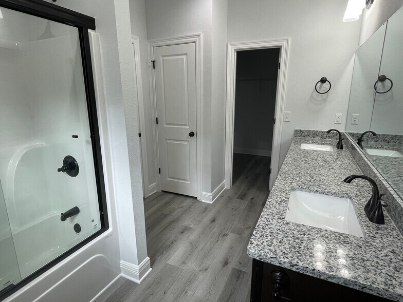 Building Photo - 1703 Sound Haven Ct