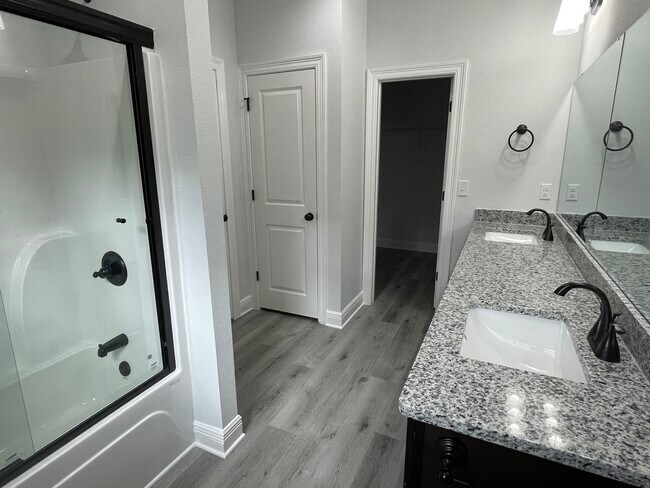 Building Photo - 1703 Sound Haven Ct