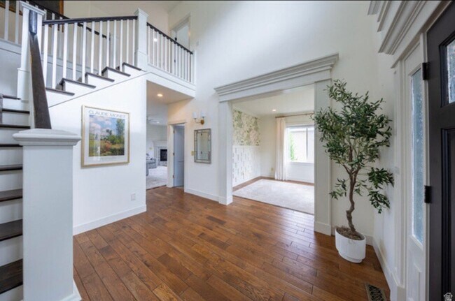 Building Photo - 868 Braddock Lane