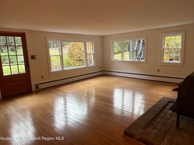 Building Photo - 654 Watson Hollow Rd