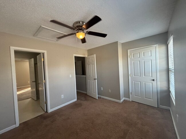 Building Photo - 2 Bed/1.5 Bath townhouse in Gray $1350 near shopping, restaurants, 1-26 and TRI-Cities Airport