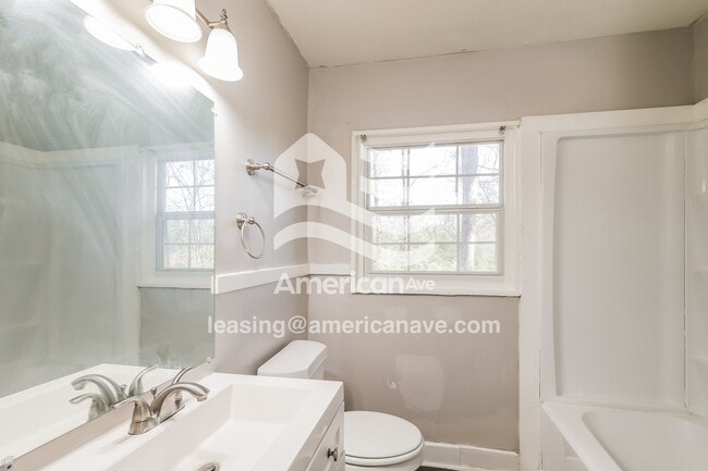 Building Photo - 2556 Paden St