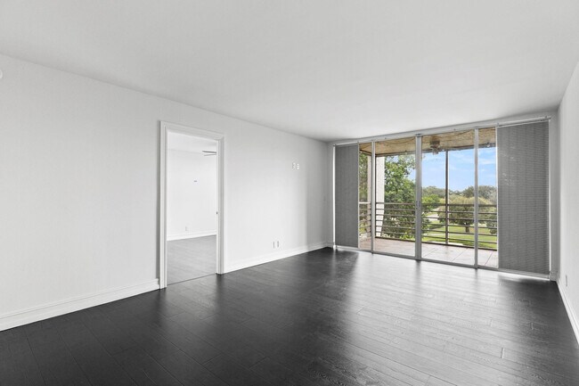 Building Photo - 9470 Poinciana Pl