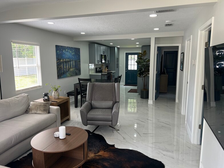 Building Photo - 6704 N 11th St