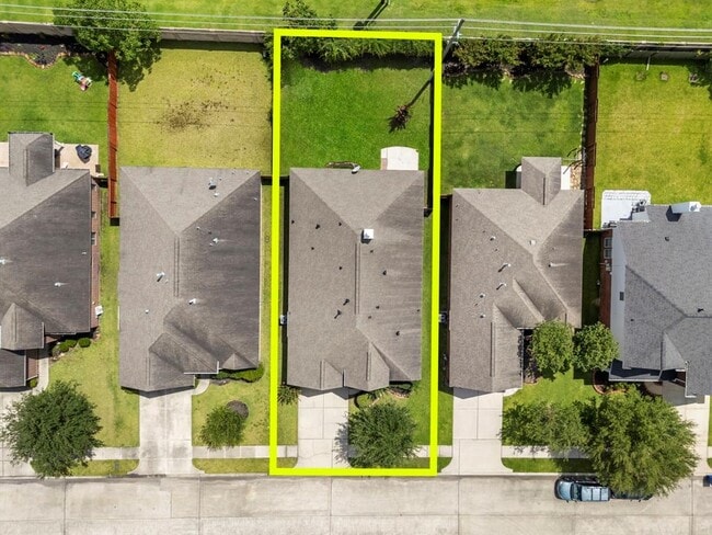 Building Photo - 28519 Lockeridge View Dr