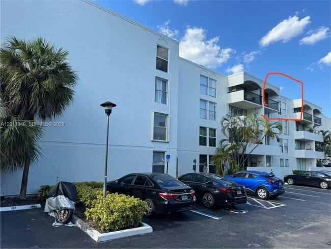 Building Photo - 2160 SW 16th Ave