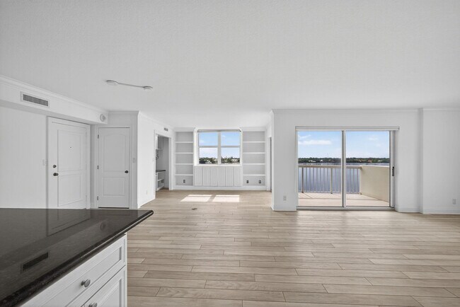 Building Photo - 2600 N Flagler Dr