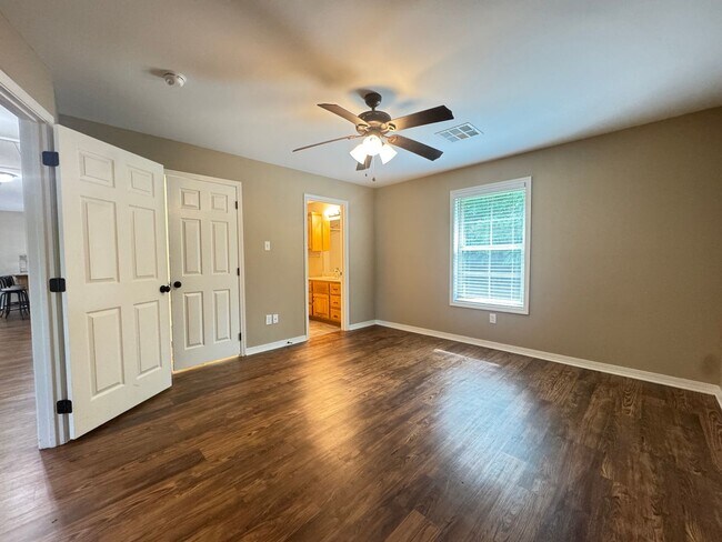 Building Photo - 3 Bed 2 Bath Townhouse in Ruston!