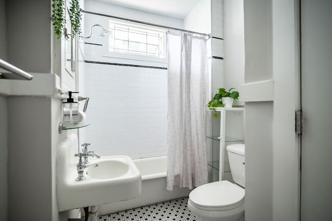 Building Photo - 23 Clifton St SE