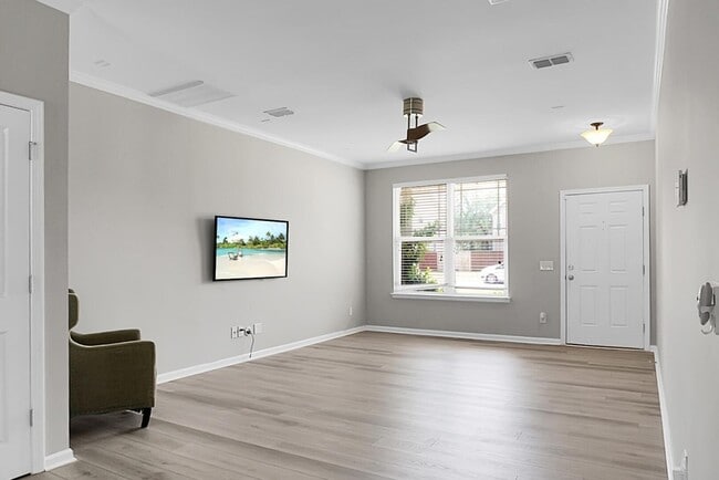 Building Photo - 243 Oglethorpe Cir