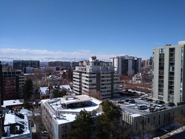 Building Photo - Amazing Penthouse 2 Bedroom 2 Bath With Mo...