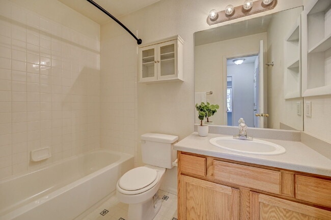 Building Photo - Charming 2-Story Home with Fireplace, Gara...