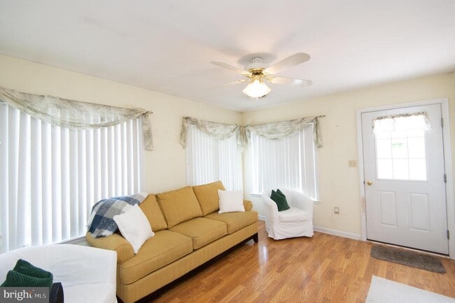 Building Photo - 110 Middle St