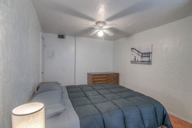 Building Photo - Spacious 4BR in Tucson