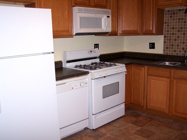 Building Photo - Very sharp 3BR 1 bath ranch home in Normal...