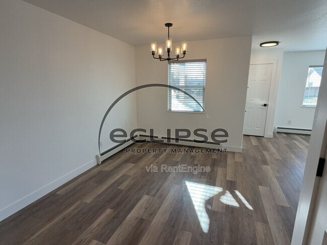 Building Photo - 464 Tara Dr