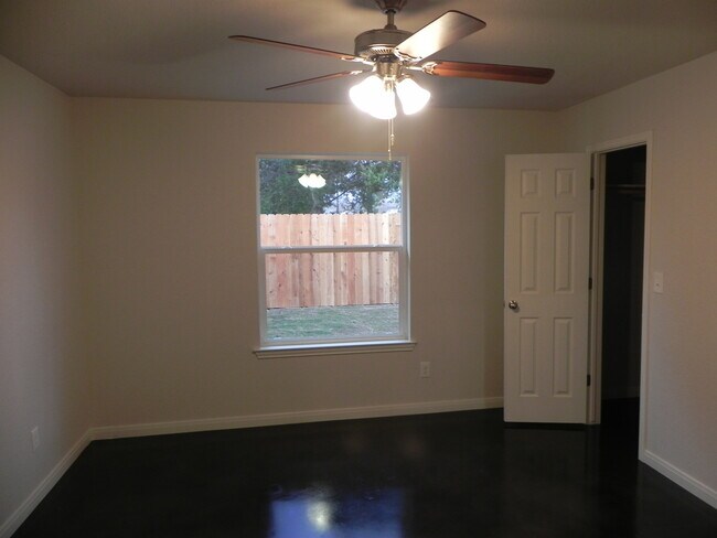 Building Photo - 1423 Natchez Trl.