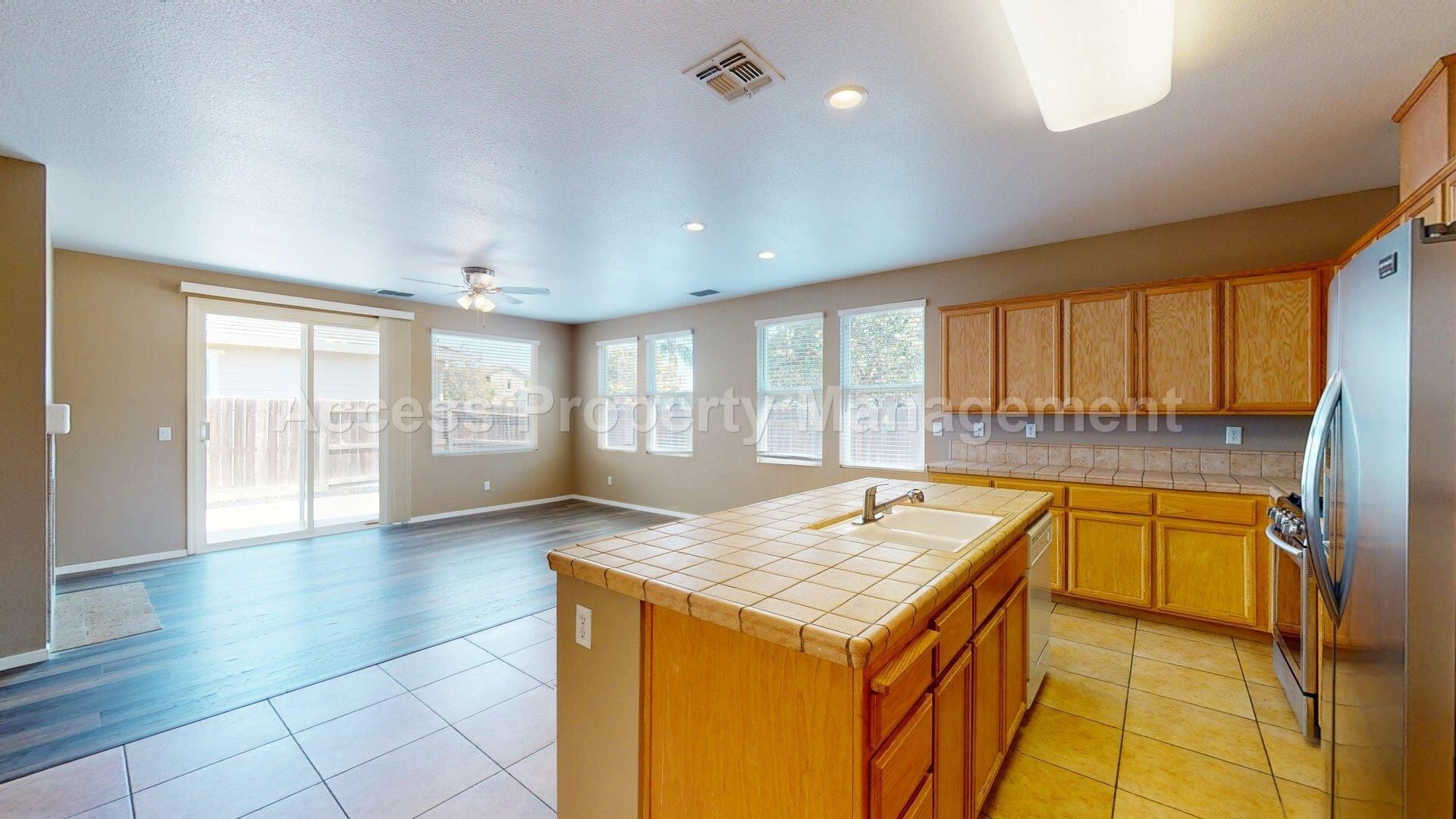 Building Photo - 1245 W Springer Dr