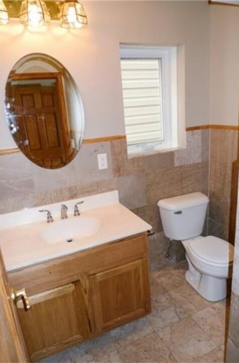 Building Photo - 20 E Amanda Ave