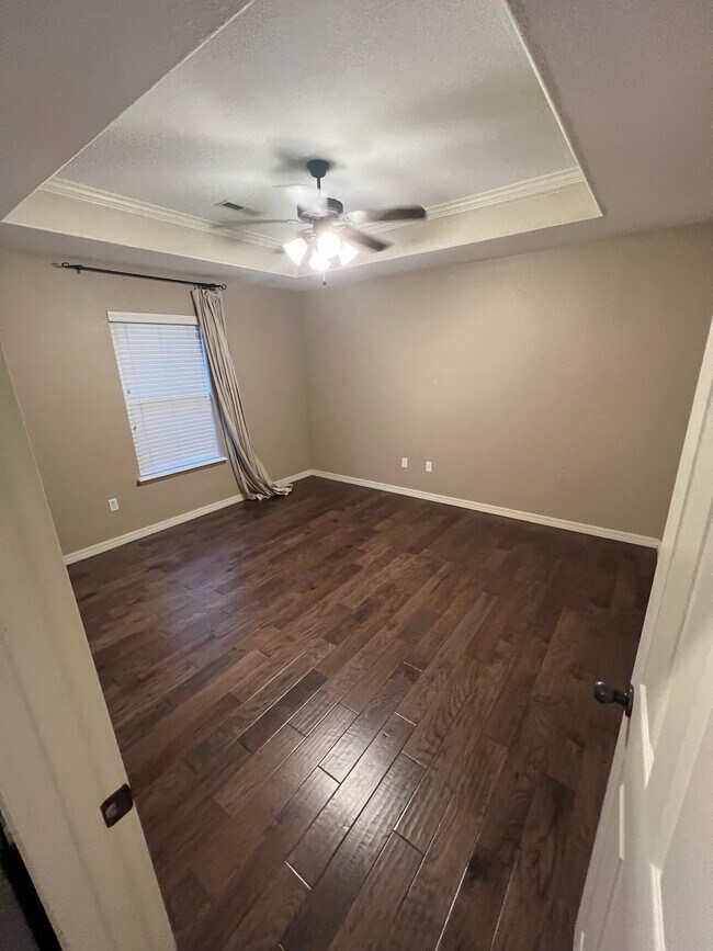 Building Photo - 22 Lyndhurst Dr