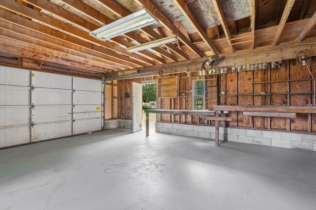 Building Photo - 118 Hope Ln