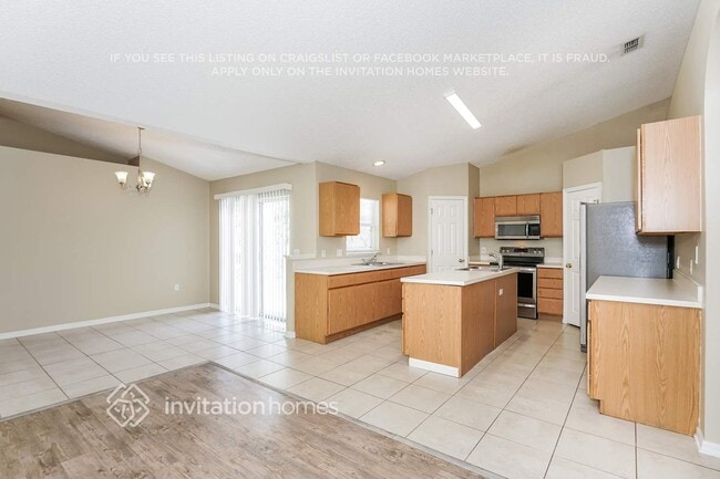 Building Photo - 1755 McFarlane Ave