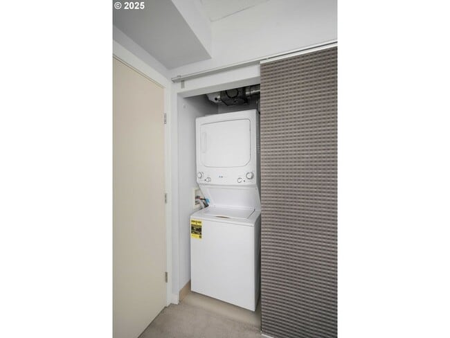 Building Photo - Modern 2-Bed/2-Bath Condo with Balcony & Prime Downtown Location