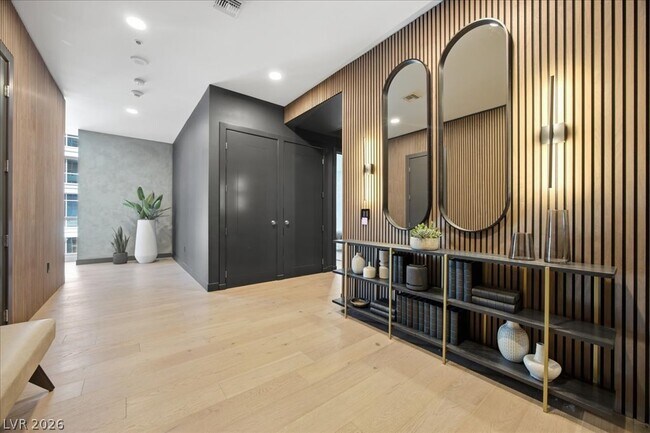 Building Photo - 4575 Dean Martin Dr