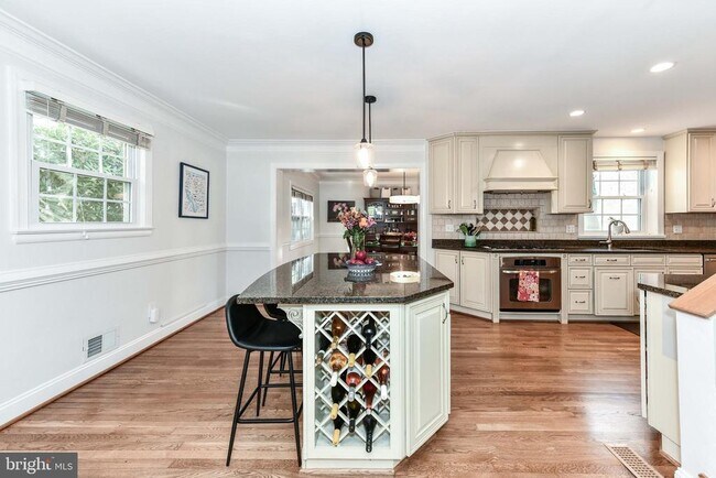 Building Photo - 3061 N Oakland St