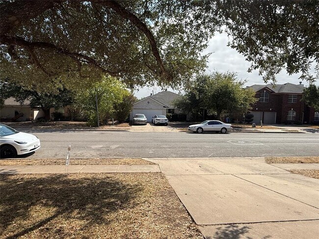 Building Photo - 808 Sunflower Dr