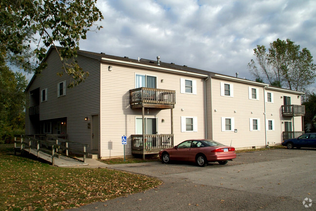 Crosscreeks Apartments - 7475 Crosscreek Dr Temperance MI 48182 ...