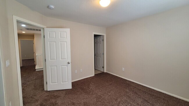 Building Photo - Great 4 Bedroom in the SW!!