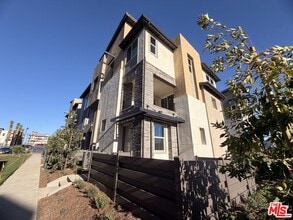 Building Photo - 240 Abacus Ave